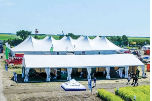 Come le tende nuziali in alluminio migliorano l'estetica del tuo matrimonio all'aperto