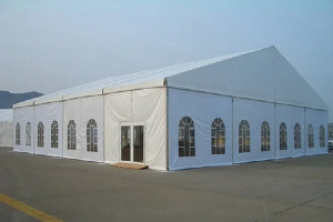 Come le tende da magazzino in alluminio stanno rivoluzionando il settore dello stoccaggio e della distribuzione