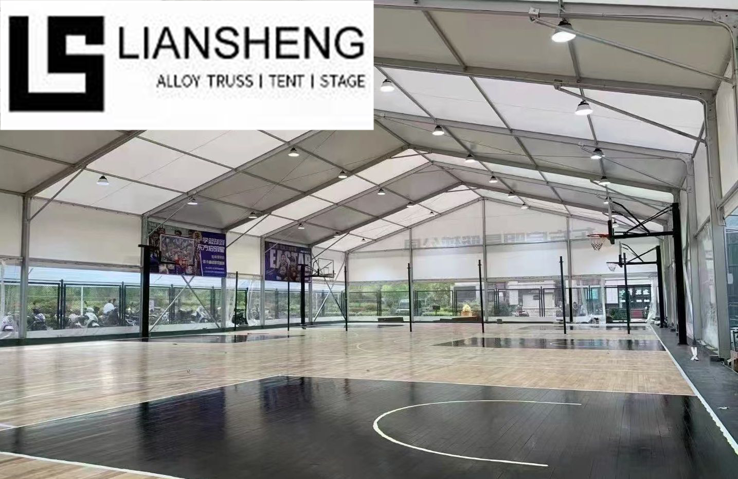 Tende per eventi sportivi super grandi, facilmente installabili e spostabili, con elevate opzioni di personalizzazione, adatte a varie attività