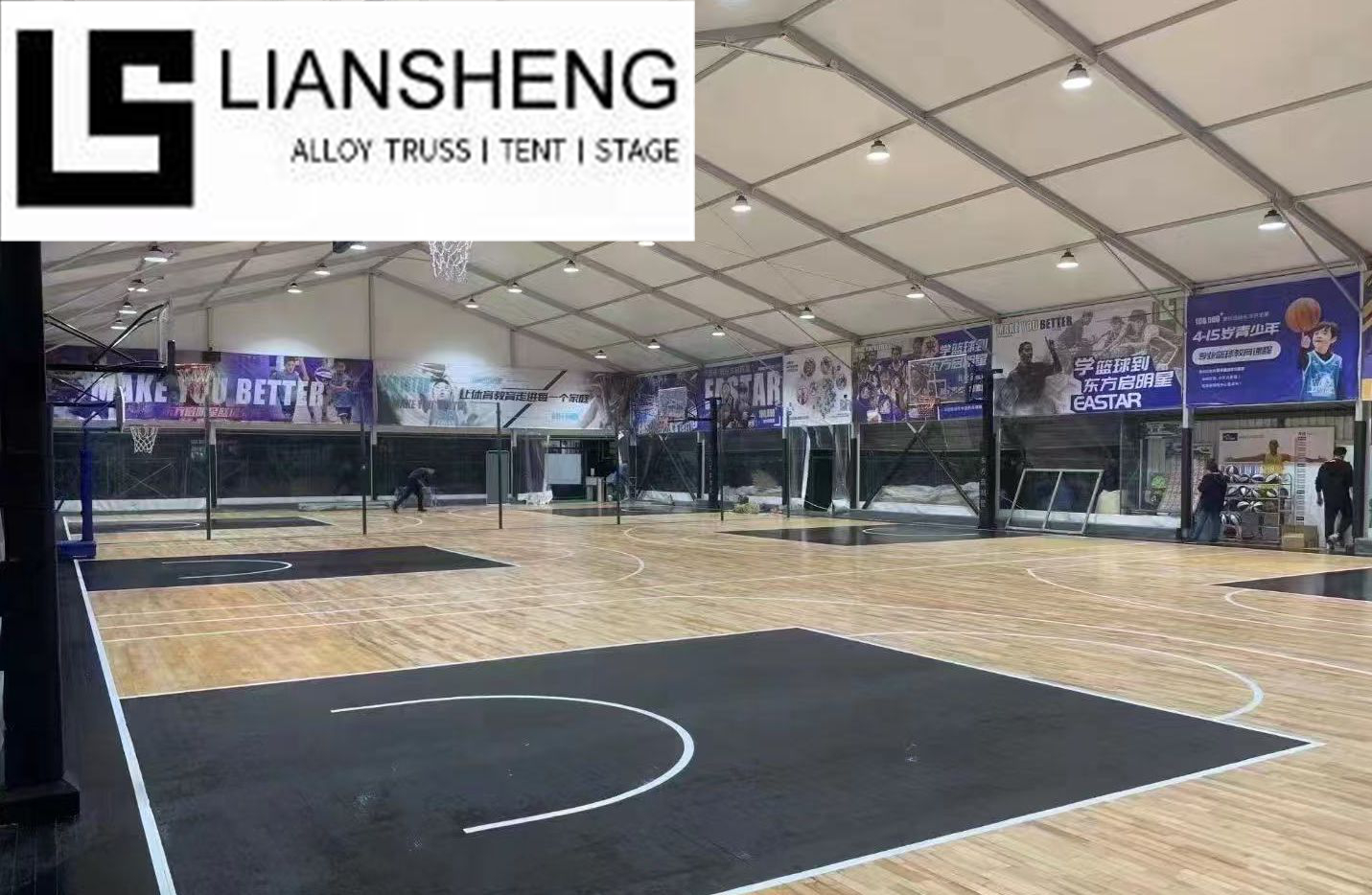 Tende per eventi sportivi super grandi, facilmente installabili e spostabili, con elevate opzioni di personalizzazione, adatte a varie attività