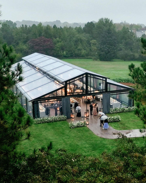 Come si fa a rendere carina una tenda da matrimonio?