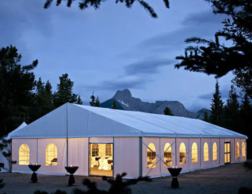 Tenda per feste di dimensioni personalizzate Tenda per eventi facile da montare Tenda per matrimoni con struttura in alluminio a portata lunga con rivestimento del tetto