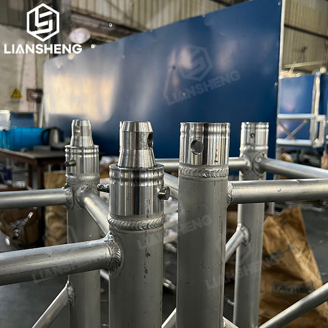 Podio da palco per concerti all'aperto di vendita calda con sistema di traliccio di sollevamento Design a traliccio in alluminio personalizzato