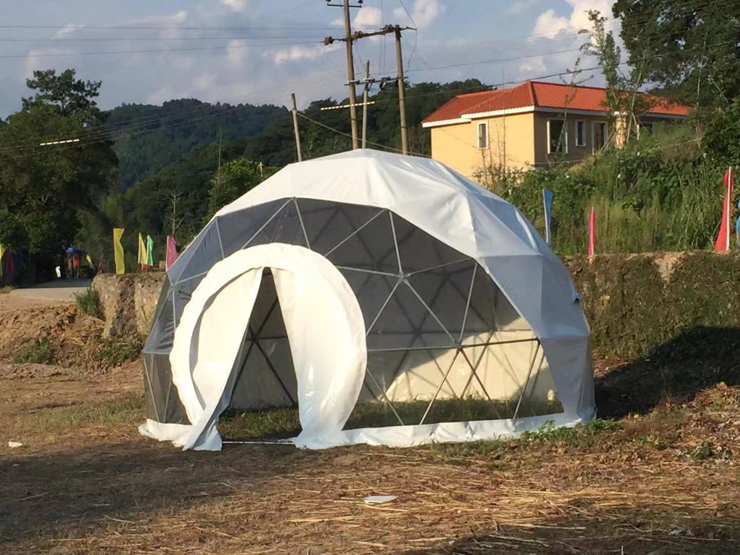 Tende a cupola geodetica per eventi moderni e spazi di lusso