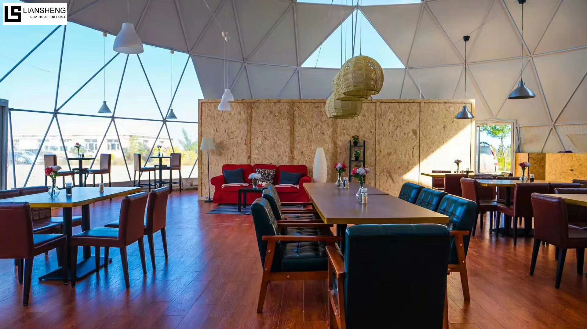 Tenda a cupola geodetica – Struttura moderna e resistente per eventi all'aperto